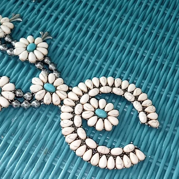 Southwest Necklace and Earring Set - Picture 6 of 7